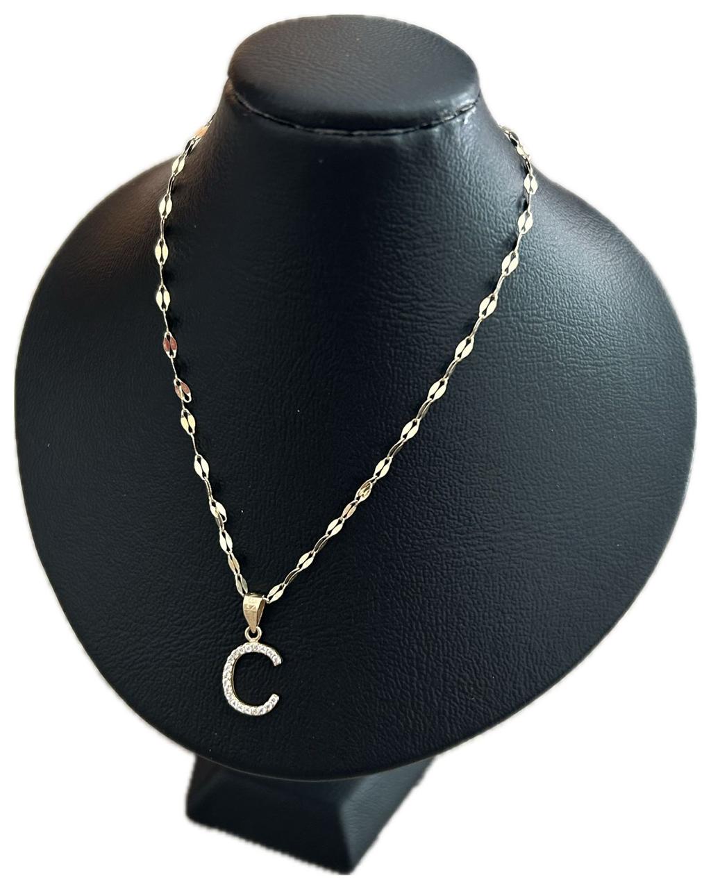 DIJE/PENDIENTE DE LETRA CON ZIRCONIA Y CADENA 10K "C"