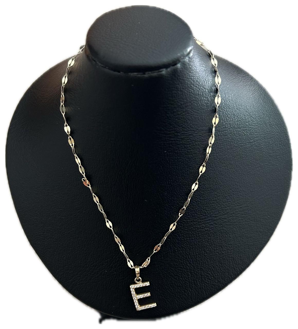DIJE/PENDIENTE DE LETRA CON ZIRCONIA Y CADENA 10K "E"