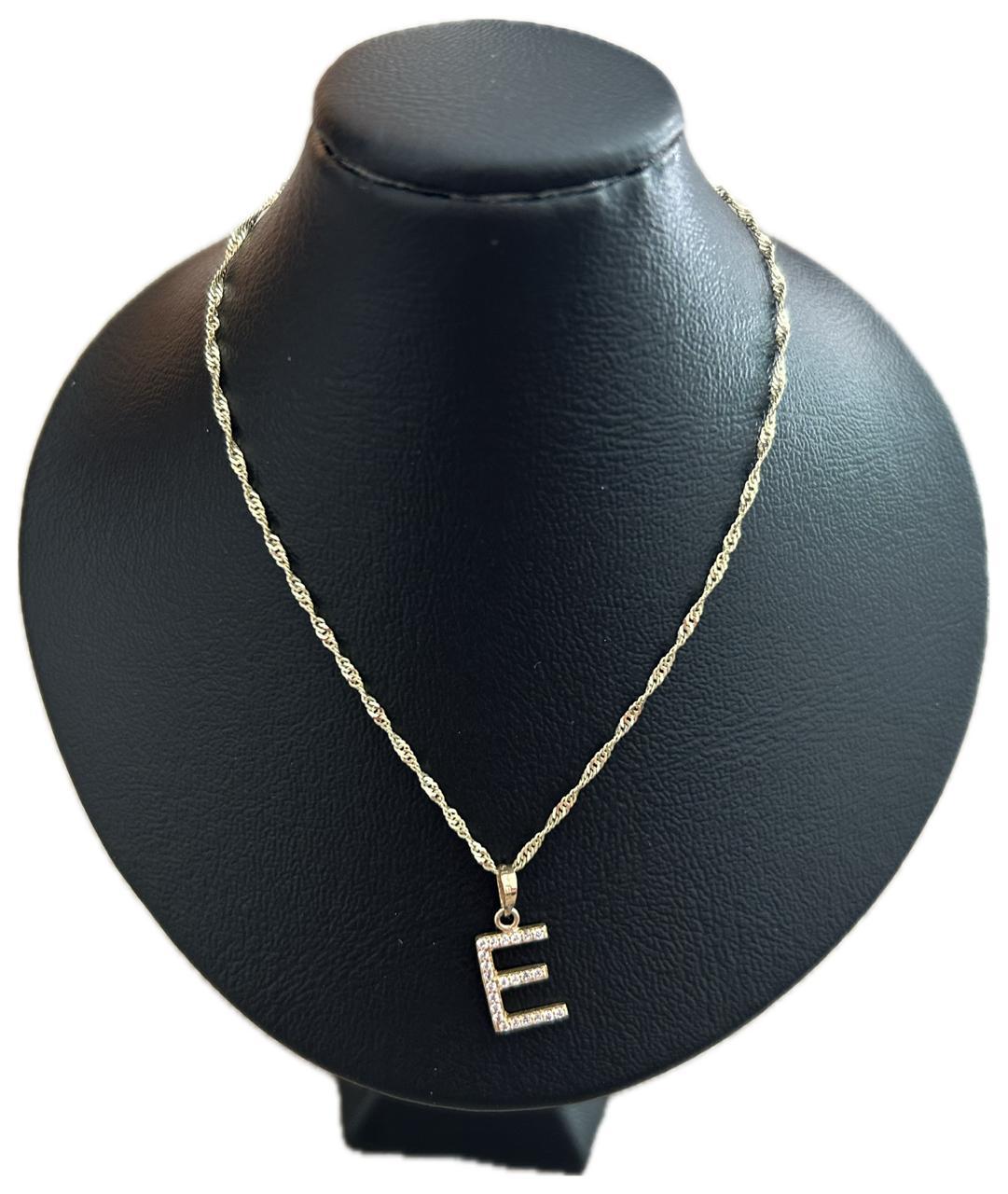 DIJE/PENDIENTE DE LETRA CON ZIRCONIA Y CADENA 10K "E"