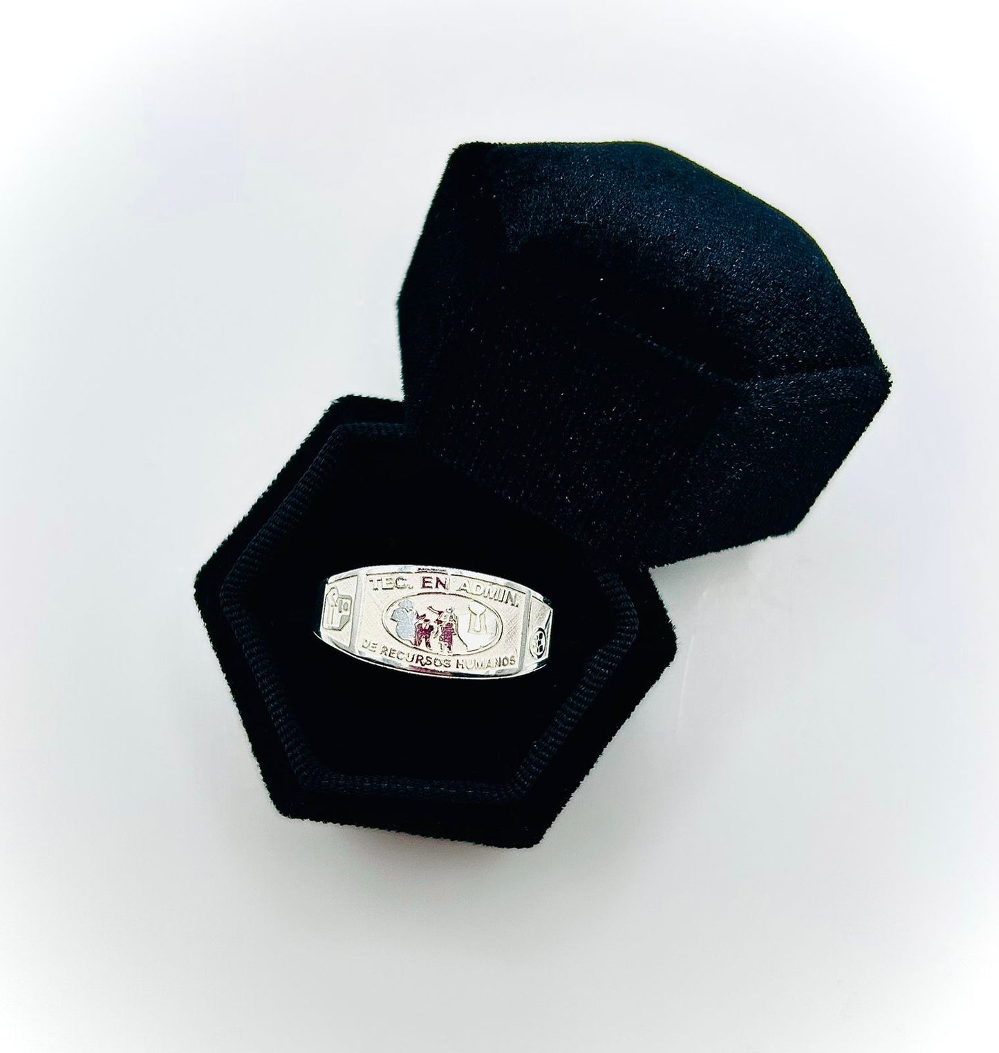 ANILLO DE GRADUACION DE PLATA "RECURSOS HUMANOS"