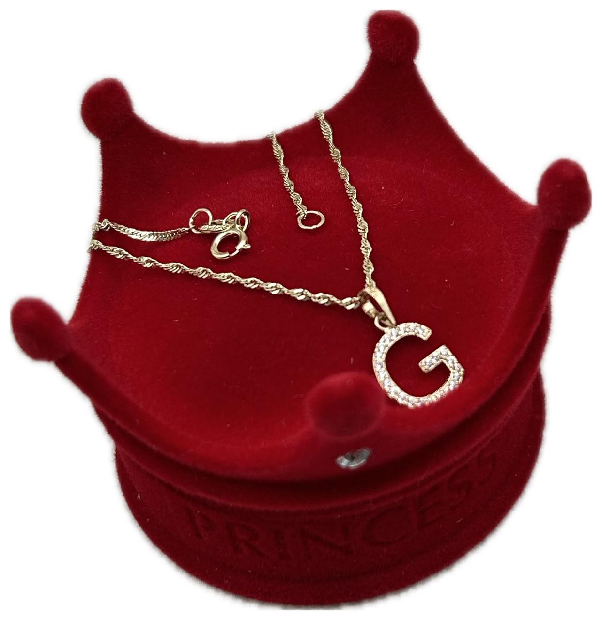 DIJE/PENDIENTE DE LETRA CON ZIRCONIA Y CADENA 10K "G"