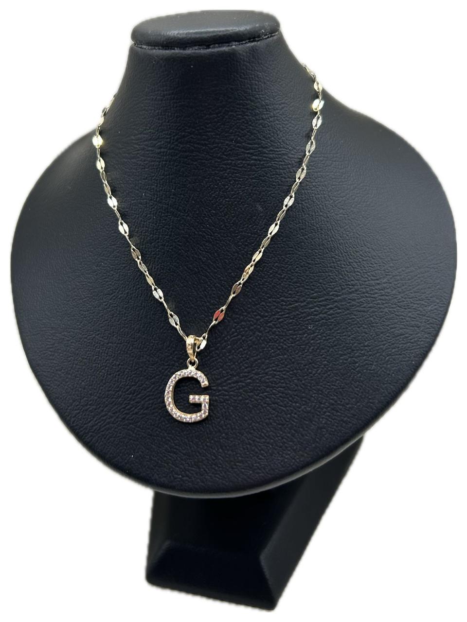 DIJE/PENDIENTE DE LETRA CON ZIRCONIA Y CADENA 10K "G"