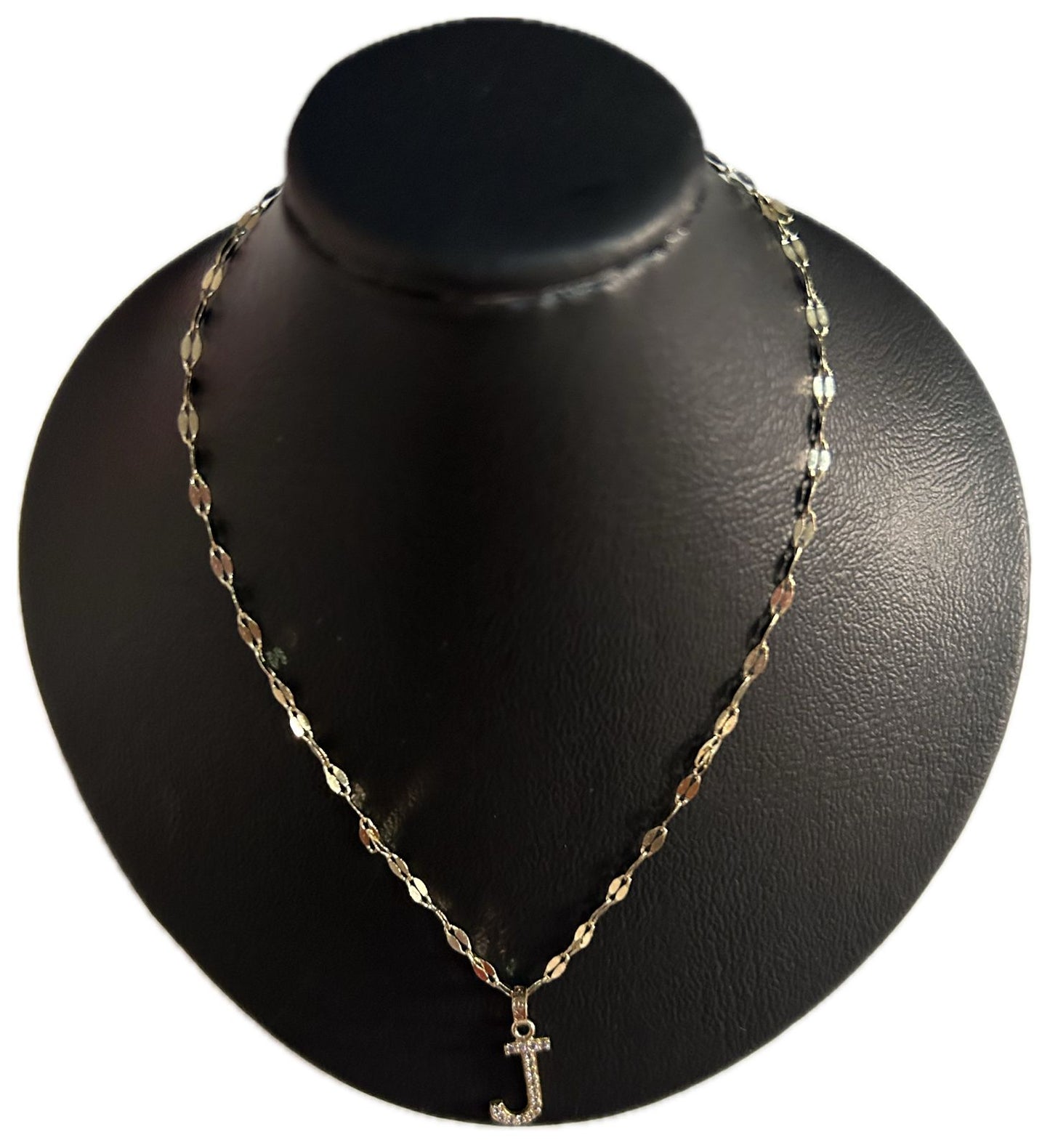 DIJE/PENDIENTE DE LETRA CON ZIRCONIA Y CADENA 10K "J"