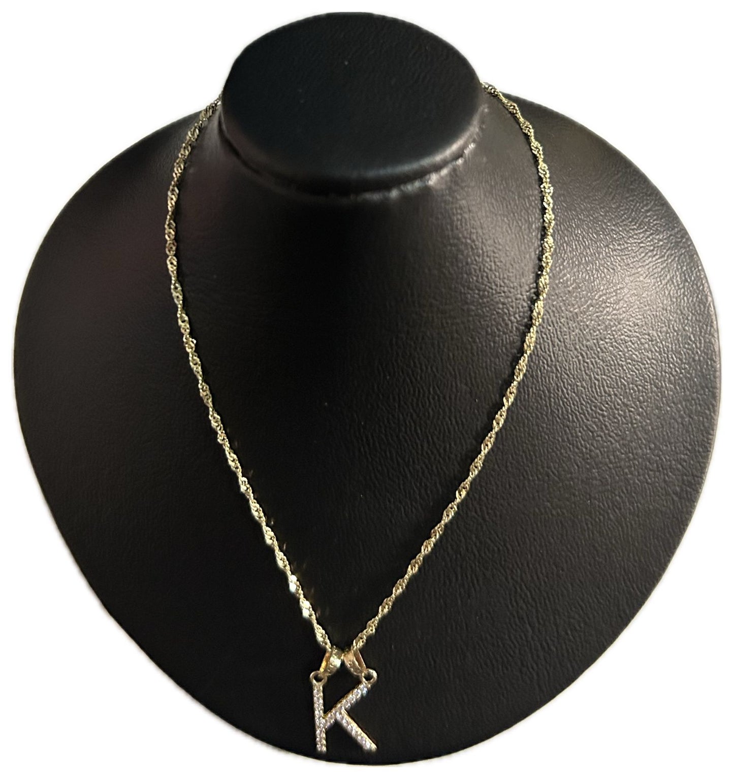 DIJE/PENDIENTE DE LETRA CON ZIRCONIA Y CADENA 10K "K"