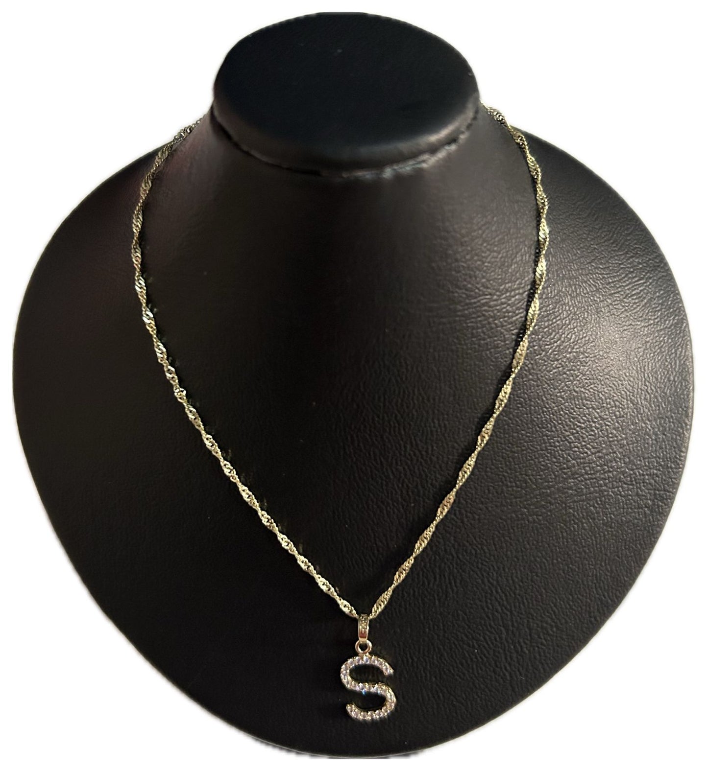 DIJE/PENDIENTE DE LETRA CON ZIRCONIA Y CADENA 10K "S"