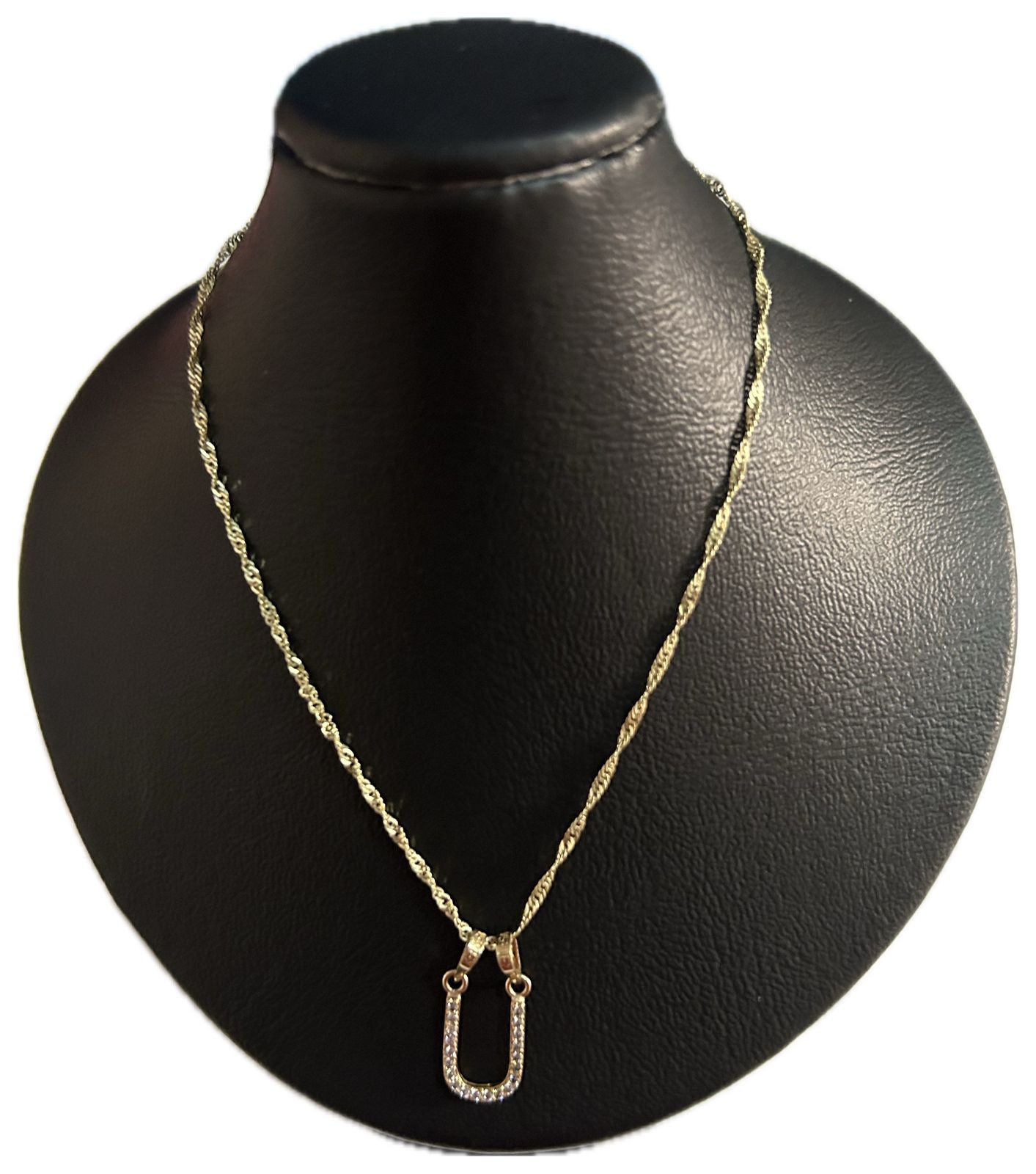 DIJE/PENDIENTE DE LETRA CON ZIRCONIA Y CADENA 10K "U"