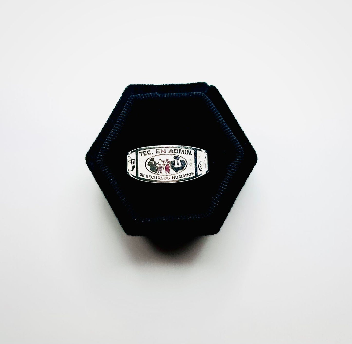 ANILLO DE GRADUACION DE PLATA "RECURSOS HUMANOS"