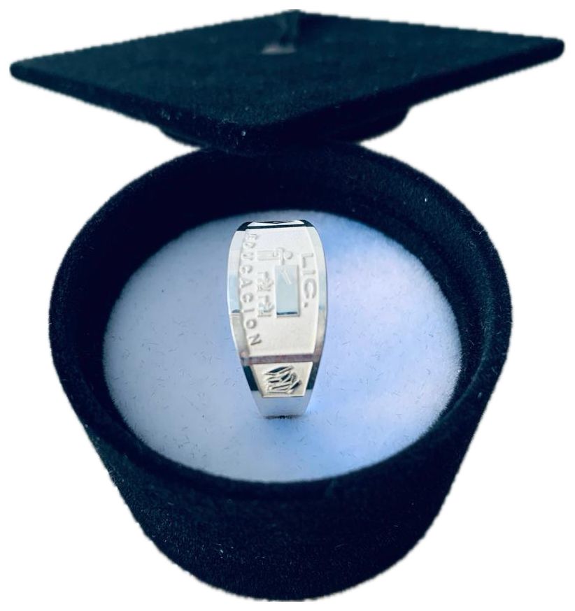 ANILLO DE GRADUACION DE PLATA "Educación"